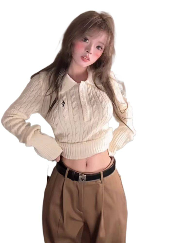 Kapucnis polo nyakú kábel kötött pulóver, karcsúsított szabás, hosszú ujjú