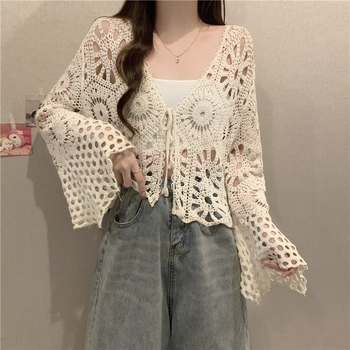 Adīts kardigans ar šalli un saitēm | Audums: aitu vilna; Raksts: viendabīgs; Piedurknes tips: bat piedurkne; Apkakle: polo; Garums: 50–65 cm