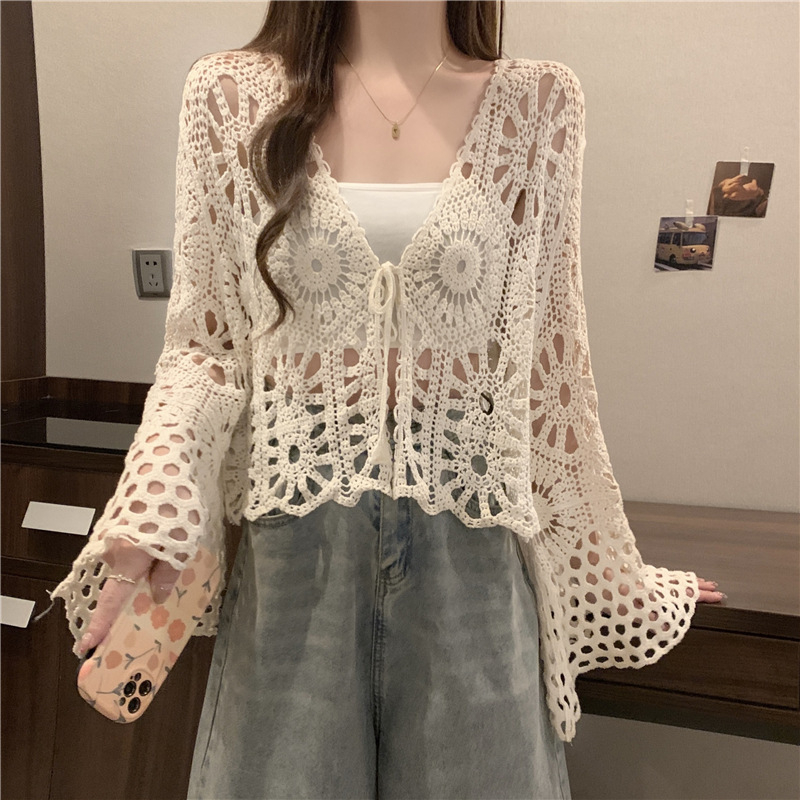 Adīts kardigans ar šalli un saitēm | Audums: aitu vilna; Raksts: viendabīgs; Piedurknes tips: bat piedurkne; Apkakle: polo; Garums: 50–65 cm