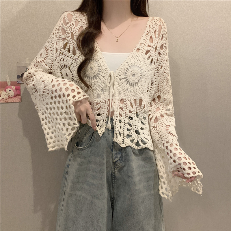 Adīts kardigans ar šalli un saitēm | Audums: aitu vilna; Raksts: viendabīgs; Piedurknes tips: bat piedurkne; Apkakle: polo; Garums: 50–65 cm