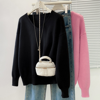 Pulover tricotat cu glugă și decolteu în V, mâneci lungi, culoare solidă, material din fibră de vâscoză 30–50%, toamnă 2025