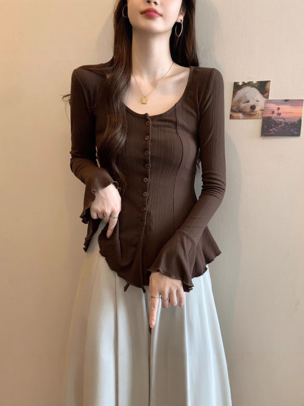 Adīts audums; poliesteris 95%+; zivju kaula raksts; garas piedurknes; apaļš kakls