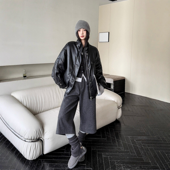 Geacă de puf 2025 iarnă, croială lejeră, umplutură: puf de gâscă alb, conținut puf 86–90%, umplere 101–200 g, fermoar