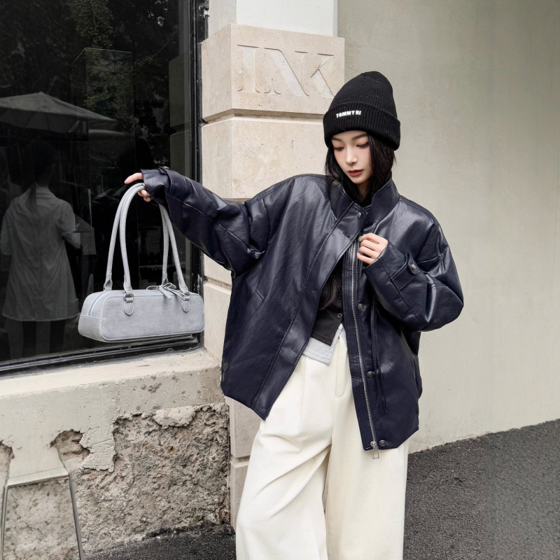 Geacă de puf 2025 iarnă, croială lejeră, umplutură: puf de gâscă alb, conținut puf 86–90%, umplere 101–200 g, fermoar