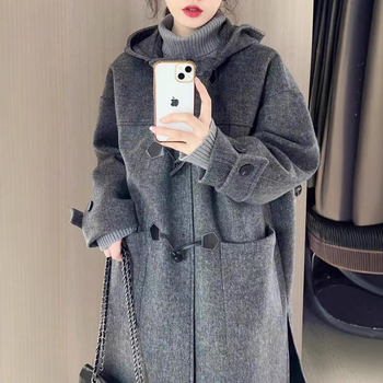 Sievietēm vilnas mētelis Hepburn stilā ar kapuci, garš, rogu formas piedurknes, vienkrāsains raksts