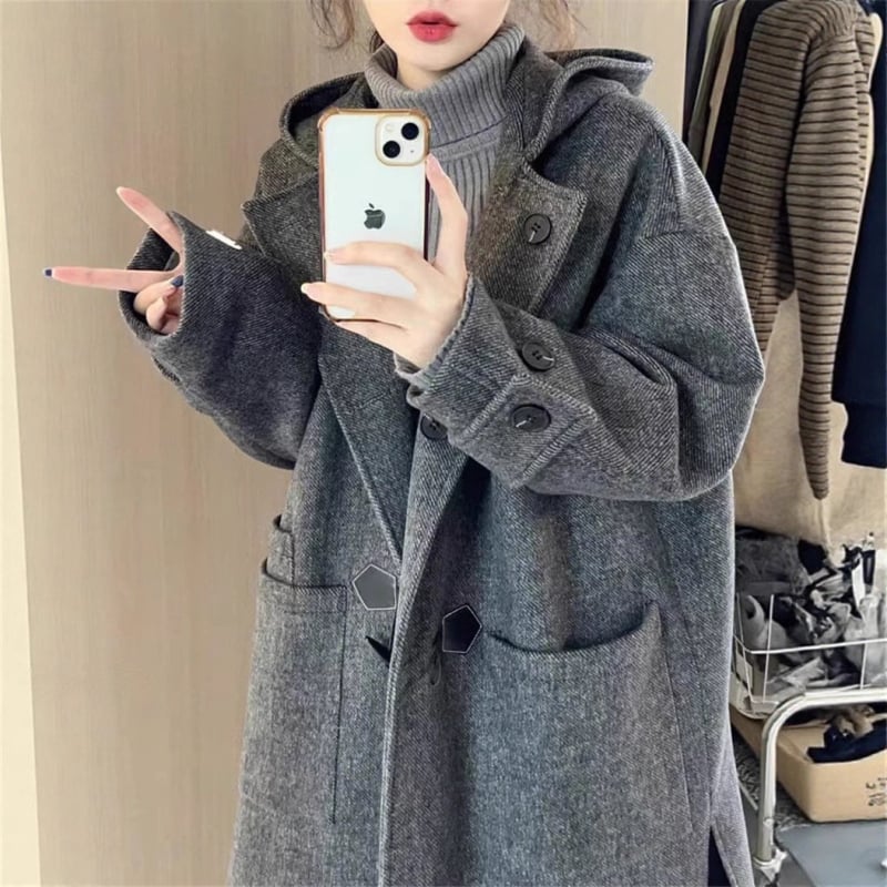 Sievietēm vilnas mētelis Hepburn stilā ar kapuci, garš, rogu formas piedurknes, vienkrāsains raksts