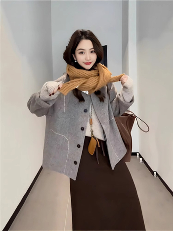 Divpusējs sieviešu mētelis, silts kokvilnas maisījums, brīvā piegriezuma, apaļš kakls, garas piedurknes, ziemas 2024