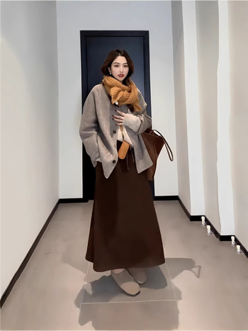 Divpusējs sieviešu mētelis, silts kokvilnas maisījums, brīvā piegriezuma, apaļš kakls, garas piedurknes, ziemas 2024