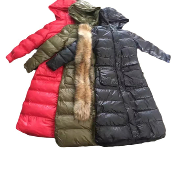 Дамско палто с полиестер-памучен пълнеж, удължен модел, със стояща яка и свалящ се изкуствен косъм на яка, дълги ръкави