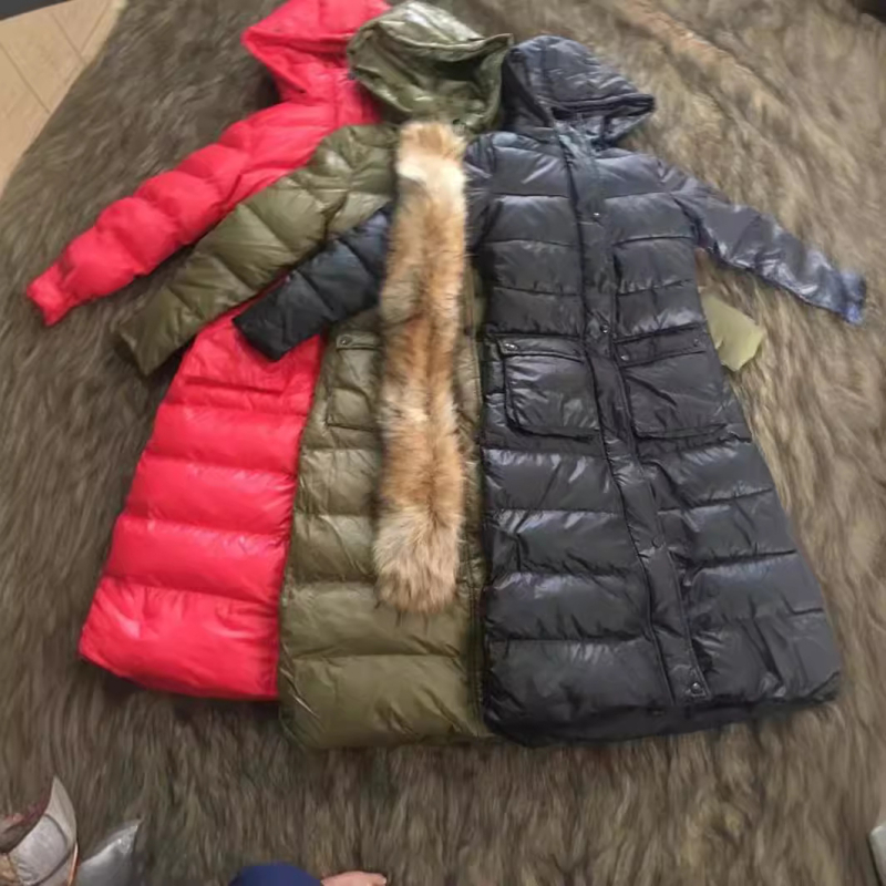 Дамско палто с полиестер-памучен пълнеж, удължен модел, със стояща яка и свалящ се изкуствен косъм на яка, дълги ръкави