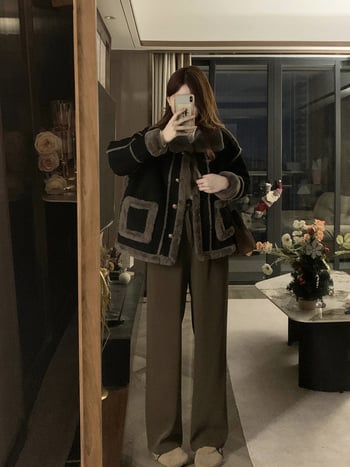 Jachetă cu blană sintetică integrată din poliester, guler polo, mâneci lungi, lungime normală 50–65 cm