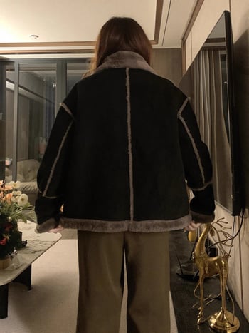 Jachetă cu blană sintetică integrată din poliester, guler polo, mâneci lungi, lungime normală 50–65 cm