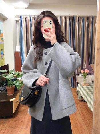 Sieviešu īss chenille mētelis ar kažokādas apkakli – japāņu-korejiešu casual stils, vienrindas pogas, kabatas, spandex maisījums, pavasaris 2025