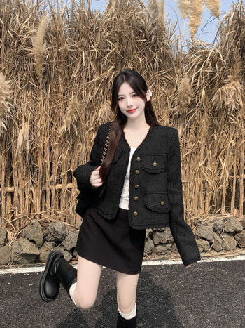 Jachetă damă din tweed, sezonul de iarnă 2025, stil elegant pentru deplasări, decolteu în V, mâneci lungi