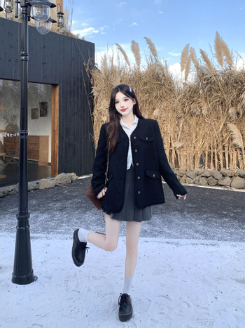 Jachetă damă din tweed, sezonul de iarnă 2025, stil elegant pentru deplasări, decolteu în V, mâneci lungi