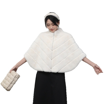 Palton din blană artificială de nurcă, încălzire îngroșată, croială lejeră, guler înalt, mâneci lungi, lungime medie-lungă (65–80 cm), pentru femei