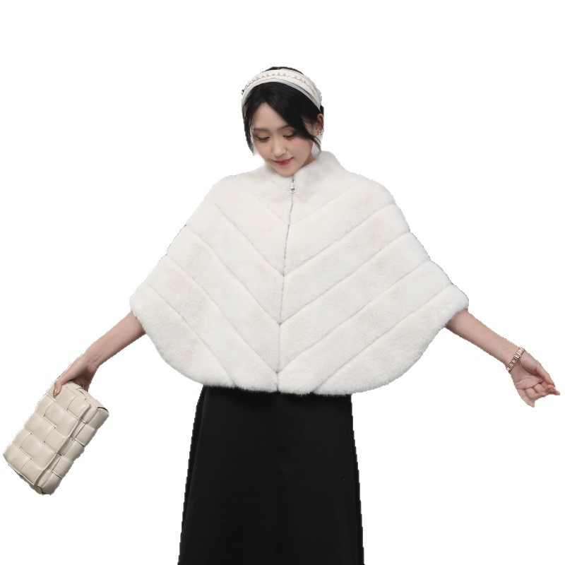 Palton din blană artificială de nurcă, încălzire îngroșată, croială lejeră, guler înalt, mâneci lungi, lungime medie-lungă (65–80 cm), pentru femei