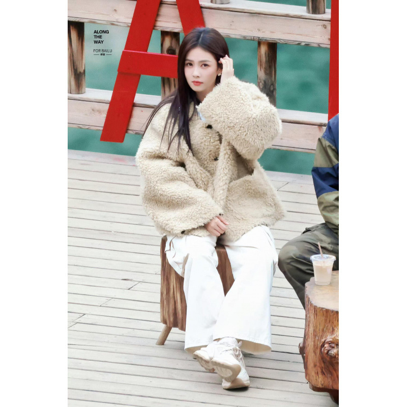 Jakna od akrila s ovratnikom od lotosovog lista, dugi rukavi, 95% sadržaj glavne tkanine, Zima 2024