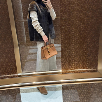 Vesta din blană de nurcă, guler polo, lungime 50–65 cm, Iarna 2025