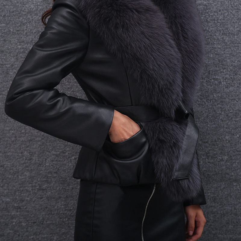 Ženski kratki PU kožni kaput s kragnom od umjetnog krzna, dugi rukavi, V izrez, elegantan stil, duljina 50–65 cm, proljeće 2024