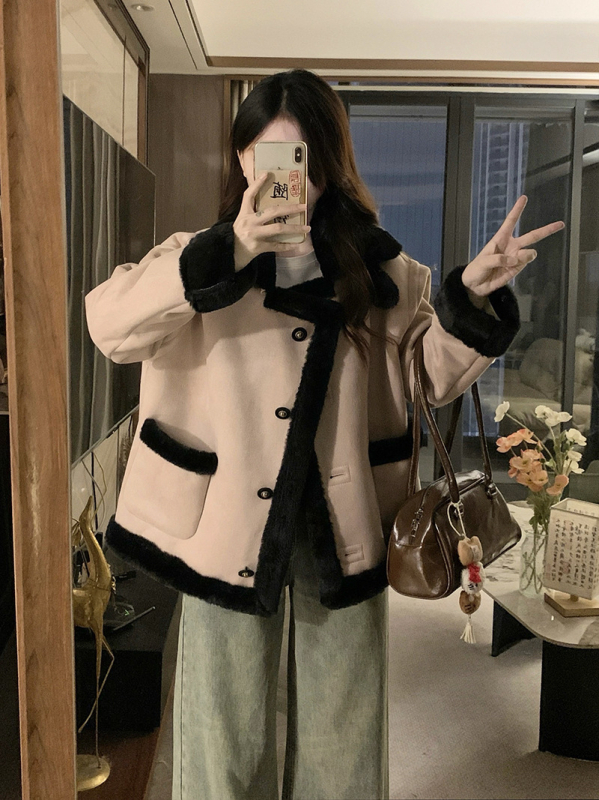 Palton dama mărimi mari, căptușit cu fleece poliester, guler rever, lungime medie (50–65 cm), lansare iarnă 2025