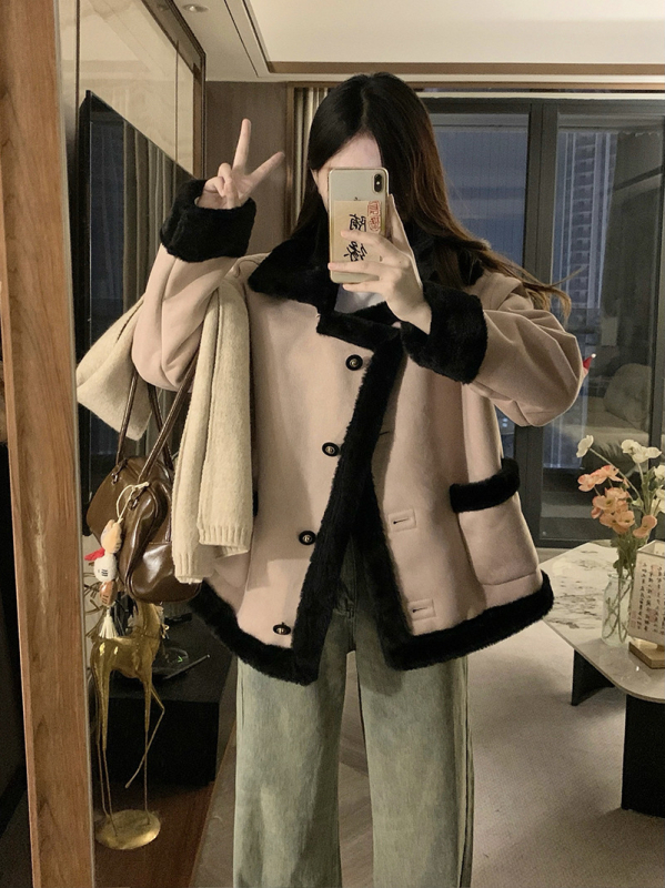 Palton dama mărimi mari, căptușit cu fleece poliester, guler rever, lungime medie (50–65 cm), lansare iarnă 2025