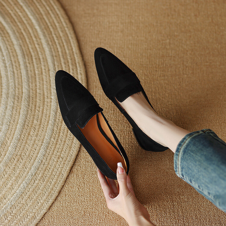 Loafers damă – vârf rotund – partea superioară din piele naturală – căptușeală din piele de porc – toc mic și gros – deschidere joasă