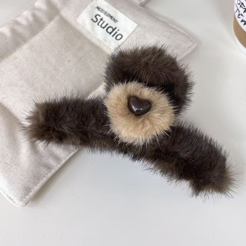 Щипка за коса Shark Clip • ръчна изработка • луксозен стил • материали: смесени материали • за жени • аксесоар за глава • Зимна колекция 2025