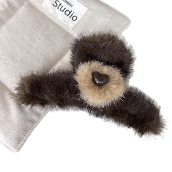 Щипка за коса Shark Clip • ръчна изработка • луксозен стил • материали: смесени материали • за жени • аксесоар за глава • Зимна колекция 2025