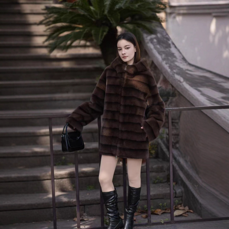 Дамско палто от изкуствен пух с качулка, средно дълго, дълги ръкави, зима 2025