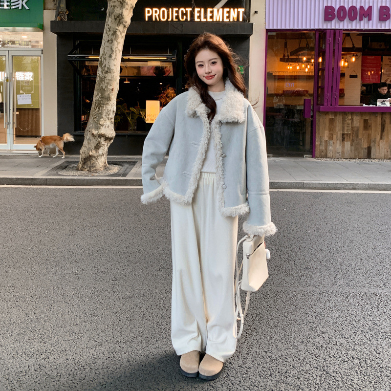 Sieviešu kažokādas mētelis no aitādas ar lotosa lapas apkakli, 9/4 piedurknes, vidēja biezuma, poliesteris 95%+