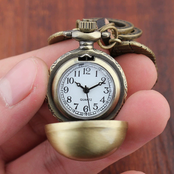 Ümmargune võtmehoidja kellaga, ripptangiga (Segamaterjal, Retro stiil)