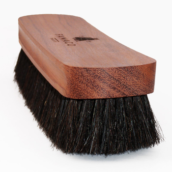 Famaco kurpju otu no zirga matu – tīrīšana un spīdums