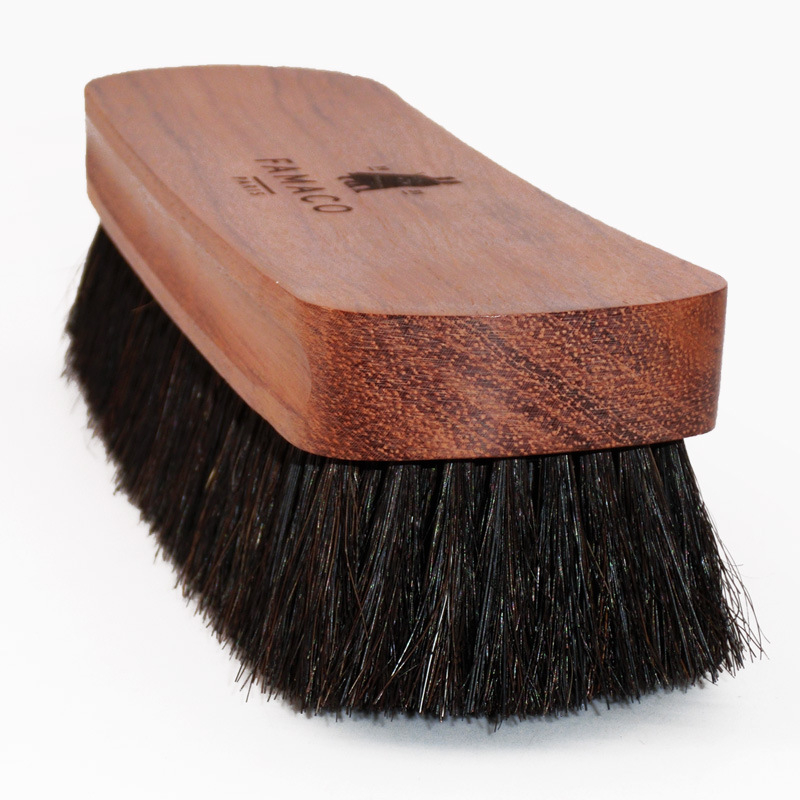 Famaco kurpju otu no zirga matu – tīrīšana un spīdums