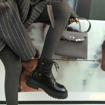 Naiste Vintage Martins saapad – pealne lammasnahk, kummist talla, ümmarguse varba, 6–8 cm konts, nööriga kinnitused, sügis-talv