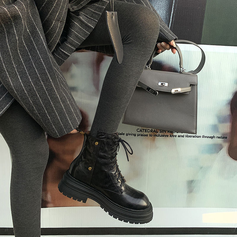 Naiste Vintage Martins saapad – pealne lammasnahk, kummist talla, ümmarguse varba, 6–8 cm konts, nööriga kinnitused, sügis-talv