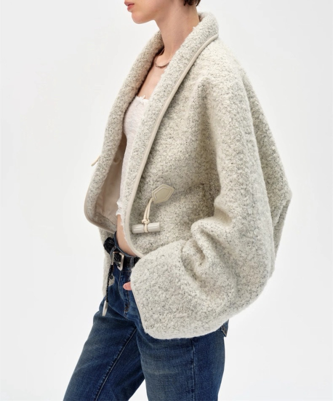 Sieviešu vilnas jaka ar atvērtām plecu malām, raga pogām, šalles apkakle, slēgšana ar vienu pogu, vidēja garuma, japāņu/korejiešu ikdienas stils