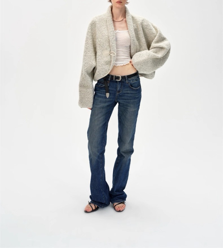 Sieviešu vilnas jaka ar atvērtām plecu malām, raga pogām, šalles apkakle, slēgšana ar vienu pogu, vidēja garuma, japāņu/korejiešu ikdienas stils