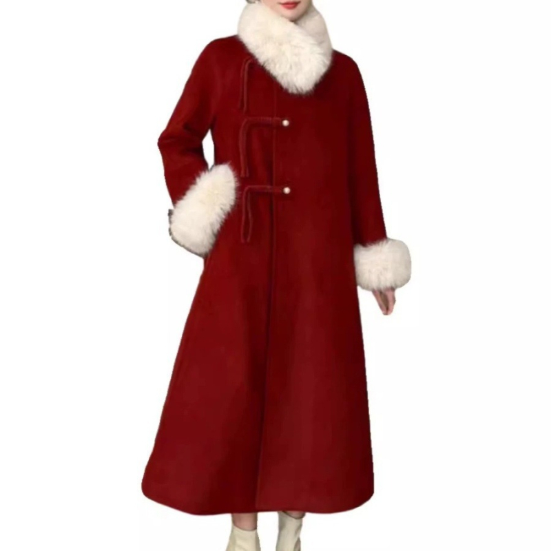 Vilnas mētelis ar flīsa iekšējo apdari un mākslīgās kažokādas apkakli, vidēja garuma, brīvs siluets, garās raglāna piedurknes