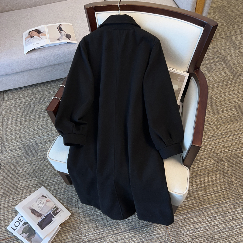 Sieviešu vilnas maisījuma mētelis, rudens–ziemas sezona, garš siluets, 80–100 cm garums, apkakle ar pogām, garas piedurknes, biroja stils