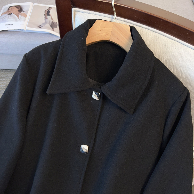 Sieviešu vilnas maisījuma mētelis, rudens–ziemas sezona, garš siluets, 80–100 cm garums, apkakle ar pogām, garas piedurknes, biroja stils