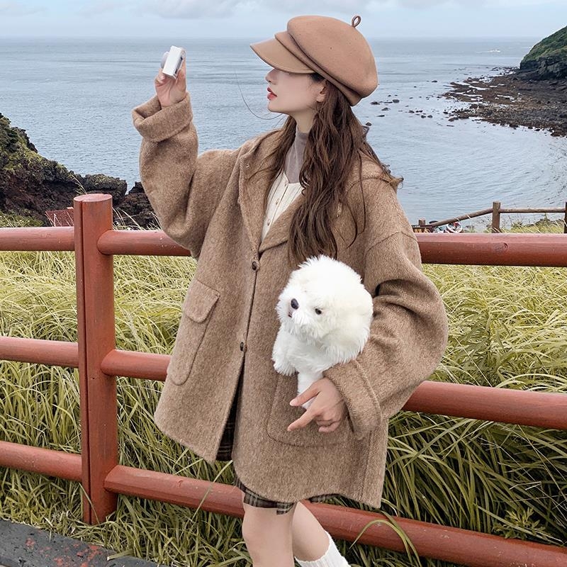 Sieviešu vilnas virsjaka ar kapuci, kokona siluete, Chenille audums ar spandeksu, īss garums 40-50 cm, kažokādas apkakle