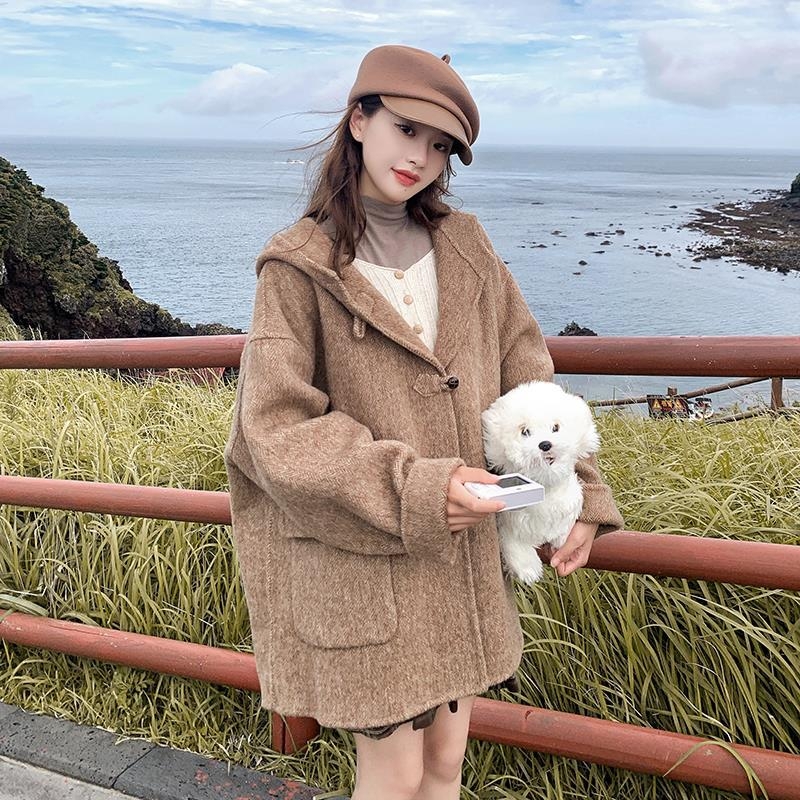 Sieviešu vilnas virsjaka ar kapuci, kokona siluete, Chenille audums ar spandeksu, īss garums 40-50 cm, kažokādas apkakle