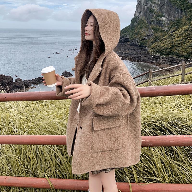 Sieviešu vilnas virsjaka ar kapuci, kokona siluete, Chenille audums ar spandeksu, īss garums 40-50 cm, kažokādas apkakle