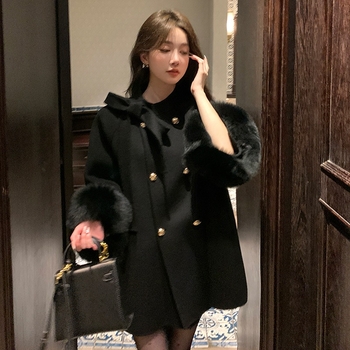 Chenille mētelis ar stāvošu apkakli, dubulta pogu aizdare, vidējā biezuma, garas piedurknes, japāņu-korejiešu brīvā laika stils