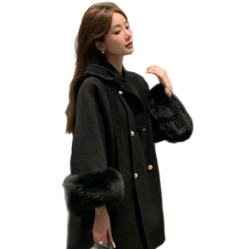 Chenille mētelis ar stāvošu apkakli, dubulta pogu aizdare, vidējā biezuma, garas piedurknes, japāņu-korejiešu brīvā laika stils