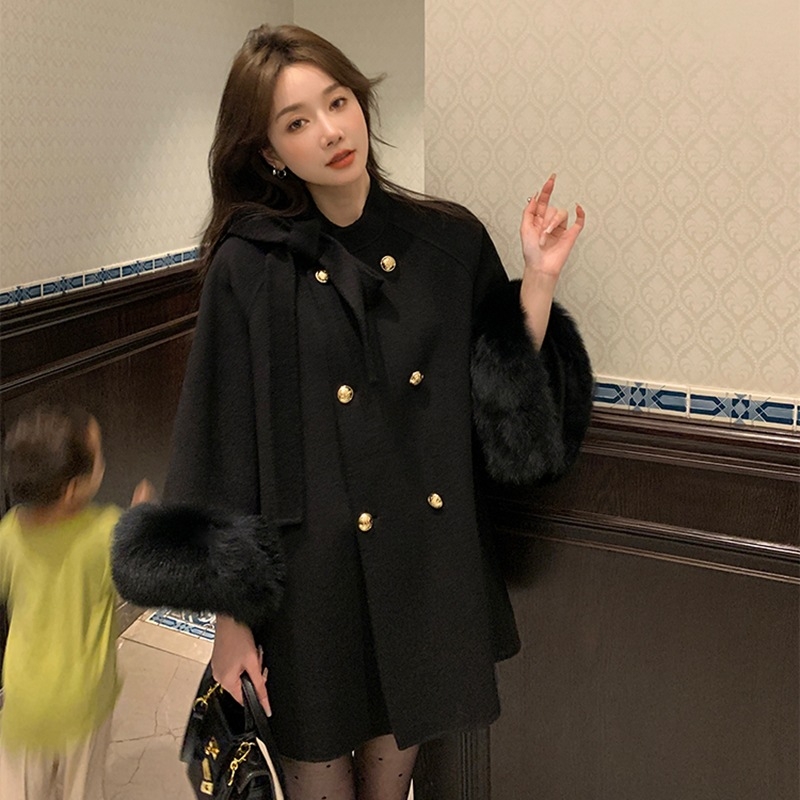 Chenille mētelis ar stāvošu apkakli, dubulta pogu aizdare, vidējā biezuma, garas piedurknes, japāņu-korejiešu brīvā laika stils