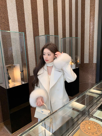 Sieviešu poliestera mētelis, vidējā garuma, polo apkakle, dubultā aizdare, brīvs piegriezums