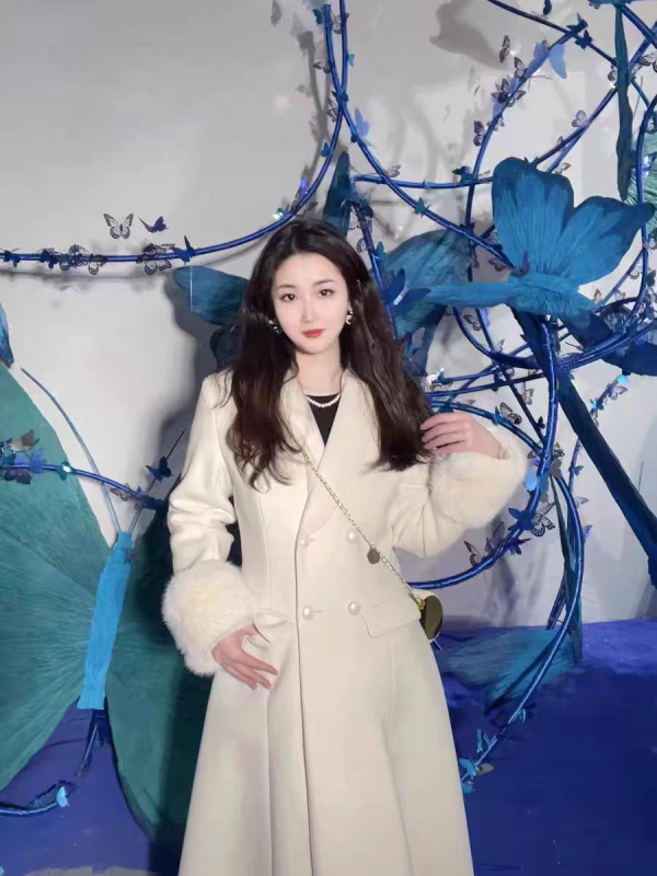 Sieviešu poliestera mētelis, vidējā garuma, polo apkakle, dubultā aizdare, brīvs piegriezums