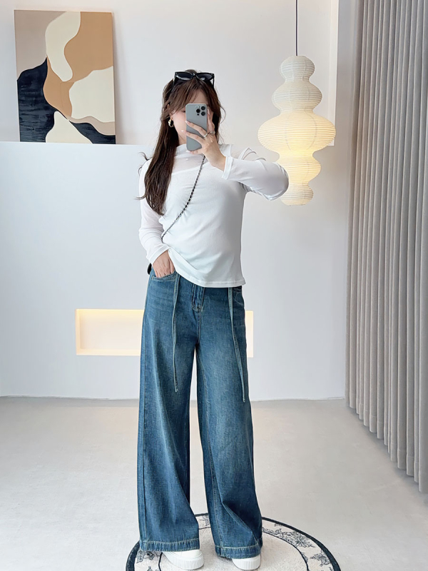 Sievietēm platām kājām džinsi ar augstu vidukli, izmazgāts denims, pūšanas apdare, 90–95% kokvilna, poliester <30%, rudens 2025